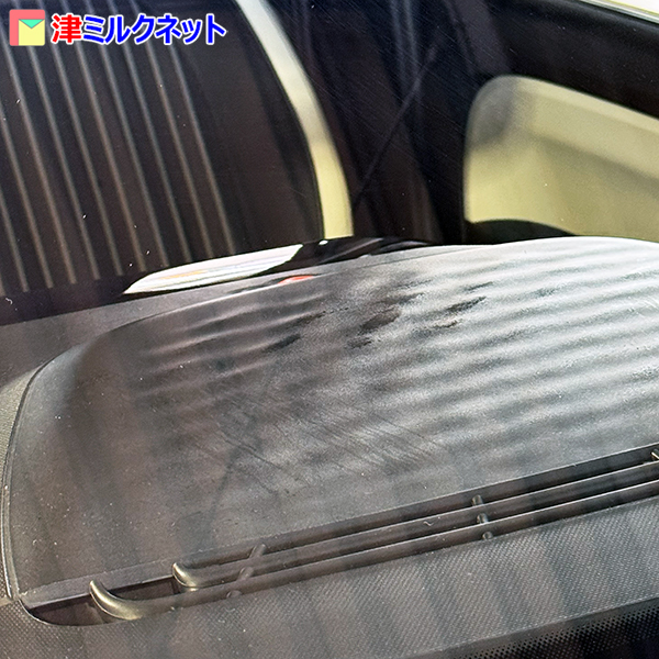 ベタベタになったトゥインゴのダッシュボード